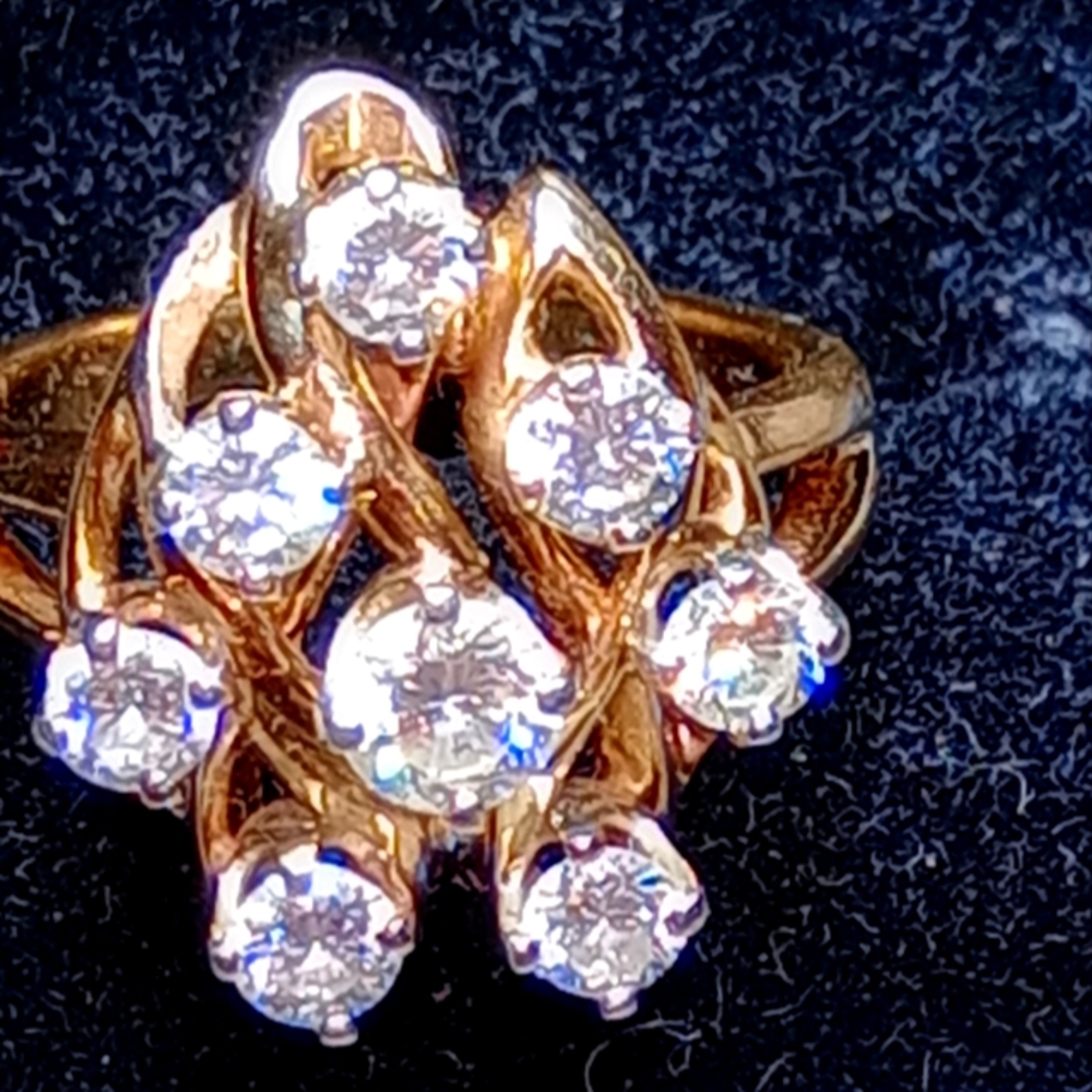 Vintage 14k yellow gold with 2.5 carats of big beautiful VVS diamonds